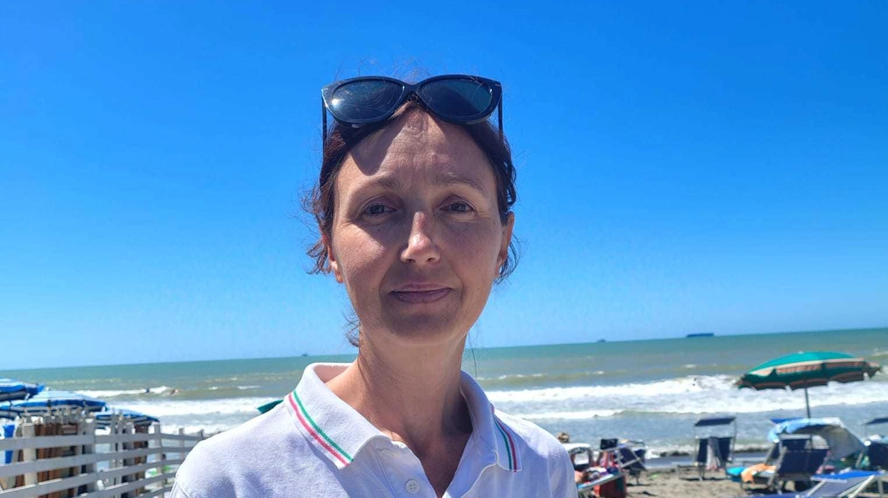 Valentina Giussani, biologa di Arpal. ; i tecnici stanno monitorando il nido di Caretta-Caretta. al Bagno Odessa di Marinella: si avvicina il momento della schiusa