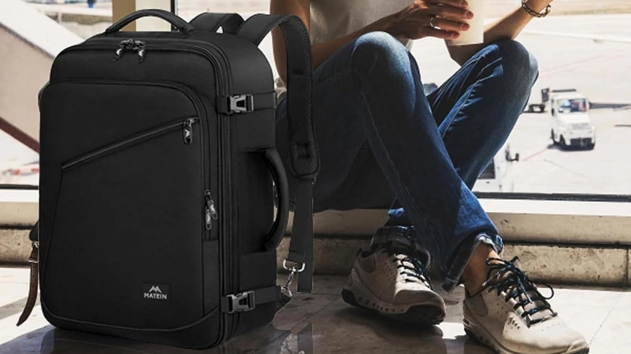 Zaino da viaggio capiente e compatto in offerta su Amazon: perfetto come bagaglio a mano
