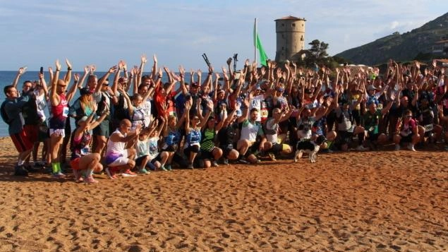 Foto di gruppo sulla spiaggia Foto di gruppo sulla spiaggia