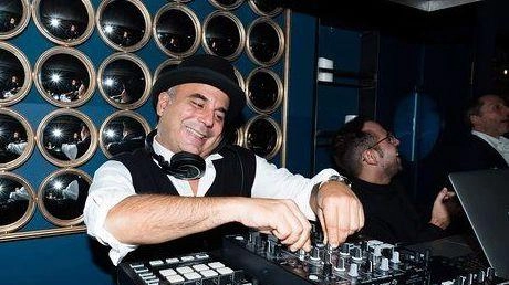 Il dj Leo Tolu sarà uno degli animatori della notte di Capodanno a Orbetello Insieme a lui ci saranno anche Smerling e Valentina Tomei Il dj Leo Tolu sarà uno degli animatori della notte di Capodanno a Orbetello Insieme a lui ci saranno anche Smerling e Valentina Tomei