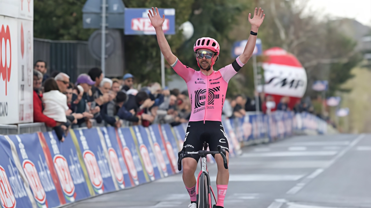 Vigilia del 46° Gran Premio Industria e Artigianato di Larciano con squadre e corridori pronti per la gara internazionale. Nuovo tracciato e iniziative collaterali per promuovere il ciclismo giovanile. Presenza della Nazionale Italiana in vista del Campionato Europeo. Vigilia del 46° Gran Premio Industria e Artigianato di Larciano con squadre e corridori pronti per la gara internazionale. Nuovo tracciato e iniziative collaterali per promuovere il ciclismo giovanile. Presenza della Nazionale Italiana in vista del Campionato Europeo.