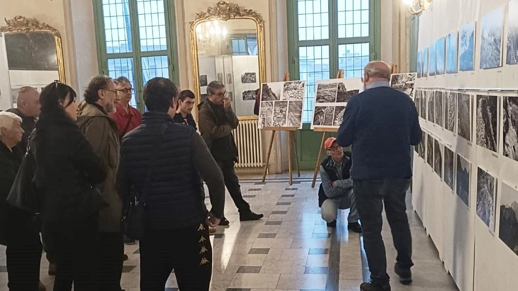 Mostra a Palazzo Ducale di Massa celebra la storia della via Vandelli con eventi collaterali e opuscolo storico. Progetto supportato dalla Regione Toscana. Mostra a Palazzo Ducale di Massa celebra la storia della via Vandelli con eventi collaterali e opuscolo storico. Progetto supportato dalla Regione Toscana.