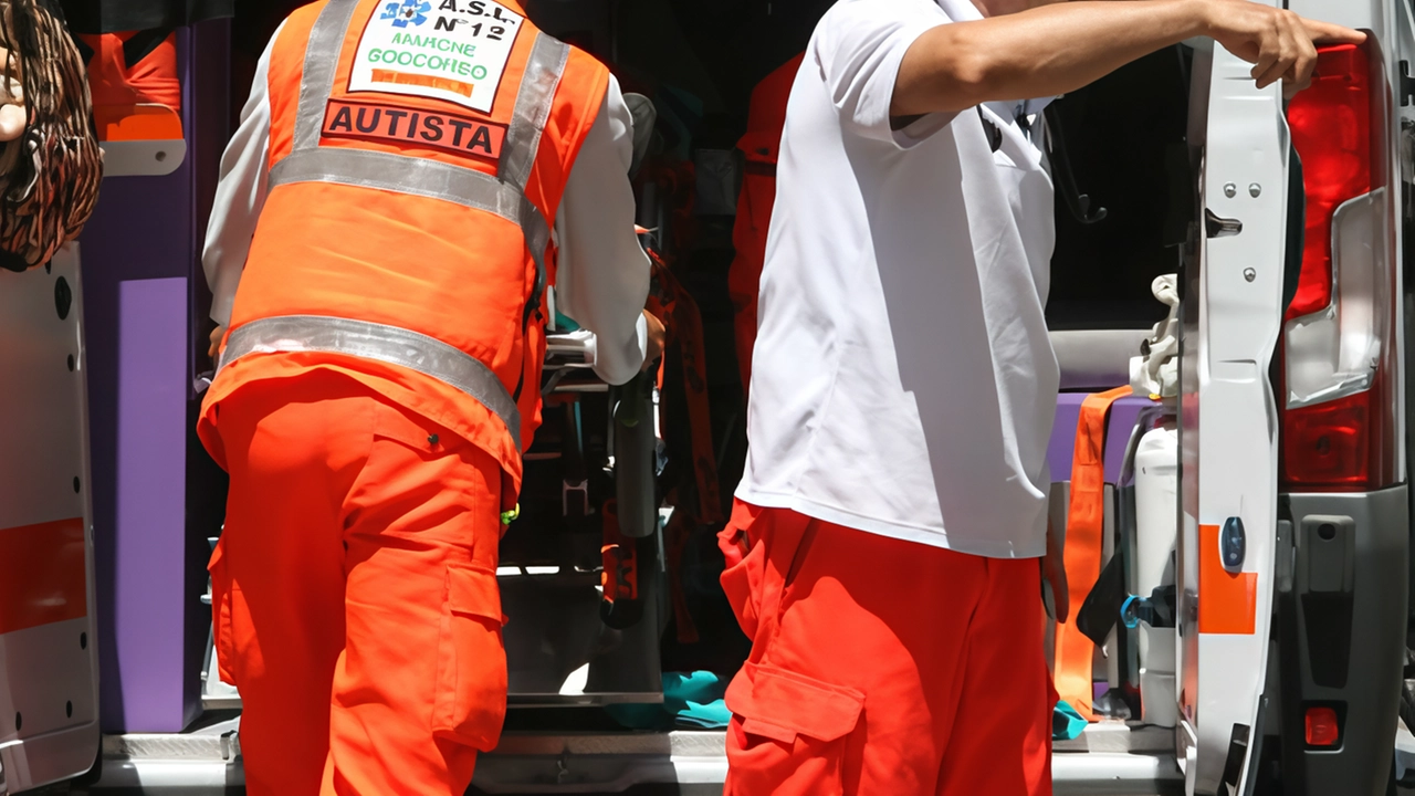 Il 35enne è stato trovato in via Magenta steso a terra È stato poi portato a Careggi in gravi condizioni e ora non è in pericolo Il 35enne è stato trovato in via Magenta steso a terra È stato poi portato a Careggi in gravi condizioni e ora non è in pericolo