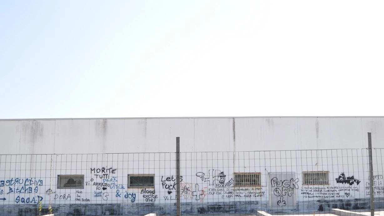 L’opposizione: "Chiusa da due anni, mutuo da 672mila euro e lavori fermi. La struttura è ormai il simbolo del fallimento amministrativo della giunta". L’opposizione: "Chiusa da due anni, mutuo da 672mila euro e lavori fermi. La struttura è ormai il simbolo del fallimento amministrativo della giunta".