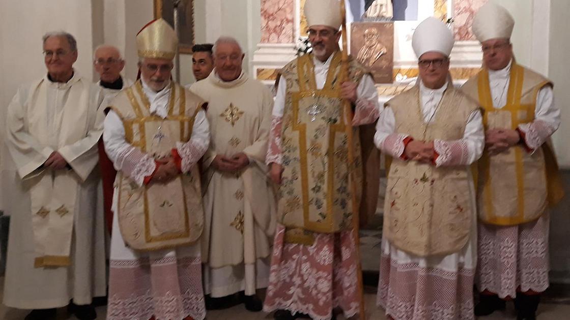 https://www.lanazione.it/image-service/view/acePublic/alias/contentid/OGZiZjY5YmUtMDQwNS00/0/labbraccio-di-agliana-al-cardinale-pizzaballa-celebro-a-san-piero-la-messa-per-monsignor-gori.jpeg?f=16:9&w=1200&h=630