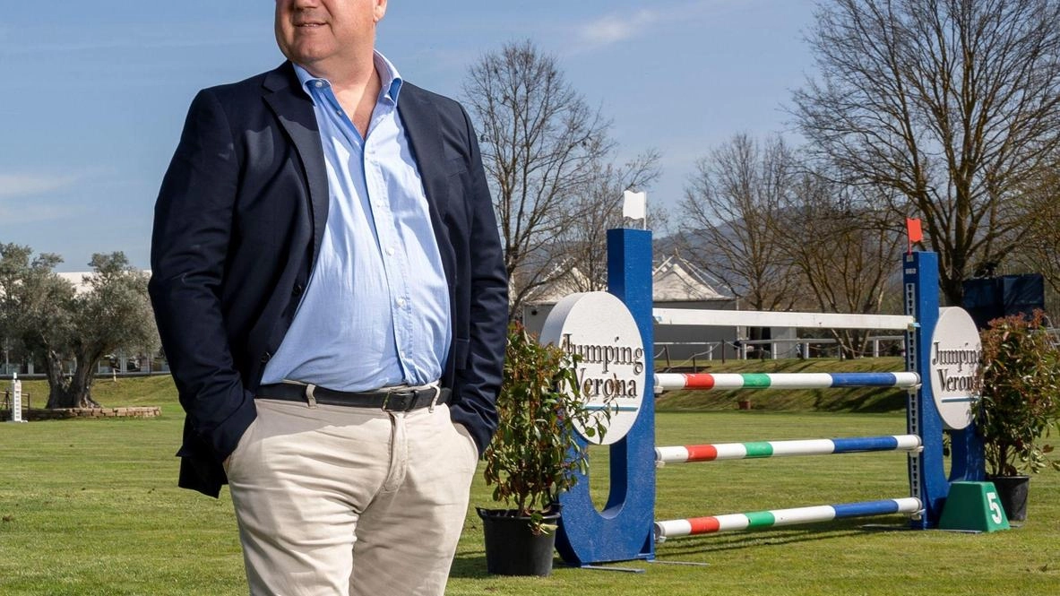 Il direttore dell’Arezzo Equestrian Centre Riccardo Boricchi. A destra, una gara Il direttore dell’Arezzo Equestrian Centre Riccardo Boricchi. A destra, una gara