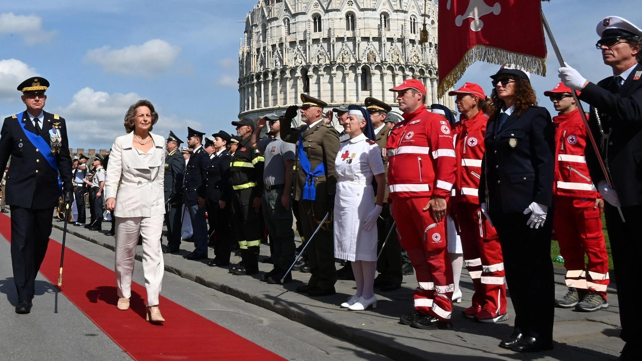 La cerimonia in piazza dei Miracoli (fotoservizio Del Punta)