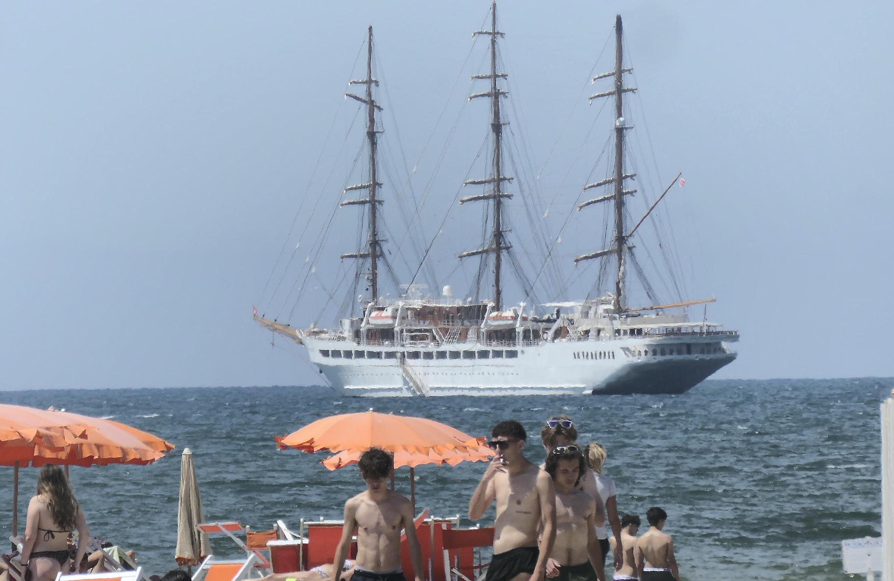 il ritorno di sea cloud la nave giunta in rada