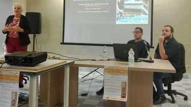 Grande interesse per il convegno dedicato al progetto di ricerca sugli antichi documenti. Un excursus storico sugli enti attivi in città dal Medioevo, poi confluiti nel primo ospedale. Grande interesse per il convegno dedicato al progetto di ricerca sugli antichi documenti. Un excursus storico sugli enti attivi in città dal Medioevo, poi confluiti nel primo ospedale.