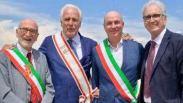 L’assessore Dringoli con il presidente Giani, il sindaco di Livorno Salvetti e il presidente della Port Authority all’avvio dei lavori di Darsena Europa L’assessore Dringoli con il presidente Giani, il sindaco di Livorno Salvetti e il presidente della Port Authority all’avvio dei lavori di Darsena Europa