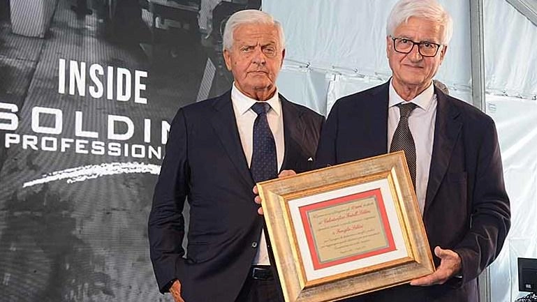 CAPOLONA (Arezzo) Ottant’anni di passione e lavoro, suole e tomaie. Il Calzaturificio Fratelli Soldini celebra una storia di successo che va...