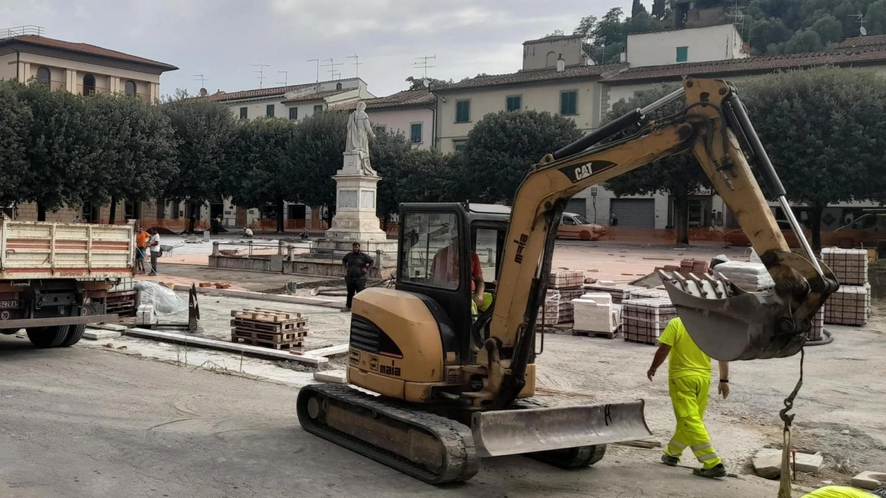 Il. cantiere di piazza Boccaccio a luglio (foto archivio Germogli) il protrarsi dei lavori ha fatto molto discutere e ora c’è la proroga Il. cantiere di piazza Boccaccio a luglio (foto archivio Germogli) il protrarsi dei lavori ha fatto molto discutere e ora c’è la proroga