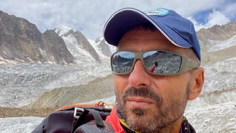 Riccardo Bergamini sulla vetta nella catena montuosa del Karakorum (Himalaya) Riccardo Bergamini sulla vetta nella catena montuosa del Karakorum (Himalaya)
