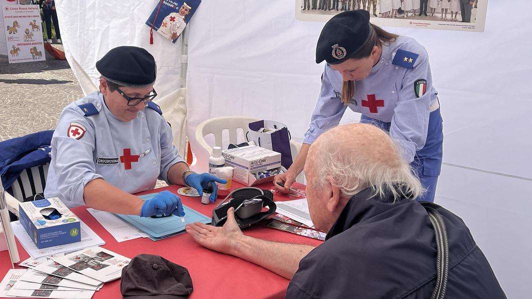 https://www.lanazione.it/image-service/view/acePublic/alias/contentid/OGZmMzVmM2QtNDBjYi00/0/la-prevenzione-in-piazza-consulenze-visite-ed-esami-diagnostici-un-boom-di-adesioni.jpeg?f=16:9&w=1200&h=630