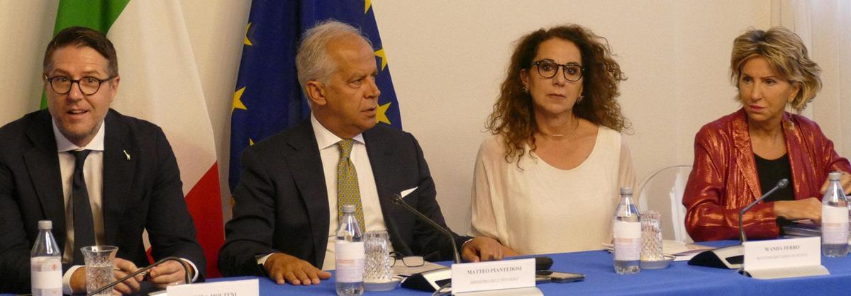 L’impegno del ministro: "Rinforzi per Prato". E a Montemurlo carabinieri ‘promossi’
