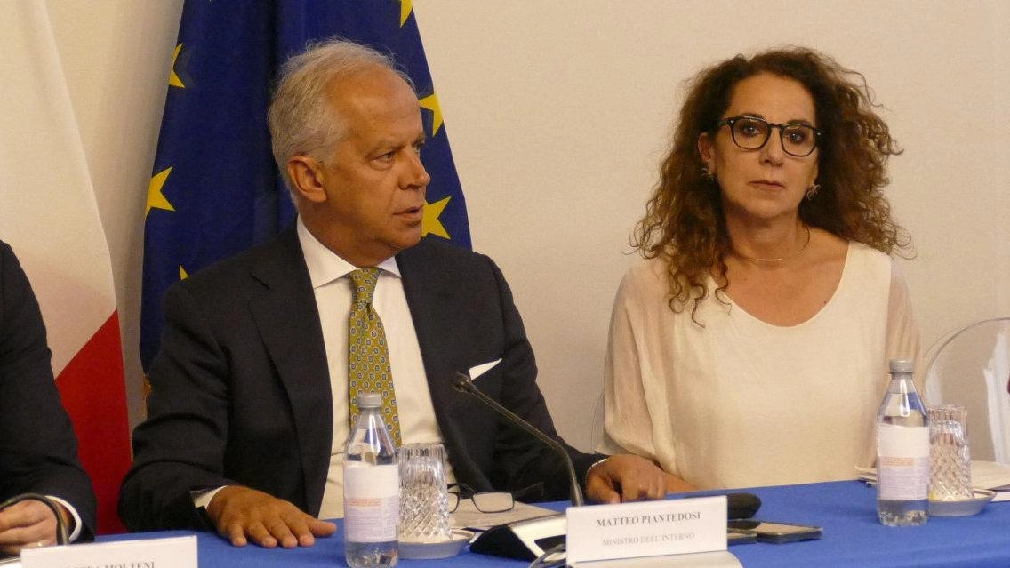 Venerdì mattina ha presieduto il Cosp nazionale in prefettura "Un segno tangibile dell’interesse per il territorio". Tra le indicazioni uscite l’intenzione di trasformare in compagnia la tenenza montemurlese.