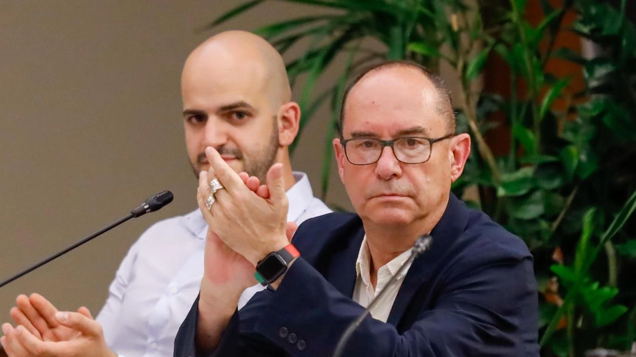 L’assessore alla transizione ecologica Saverio Mecca (in primo piano) ha illustrato il festival a cura della Rete Semi Rurali L’assessore alla transizione ecologica Saverio Mecca (in primo piano) ha illustrato il festival a cura della Rete Semi Rurali