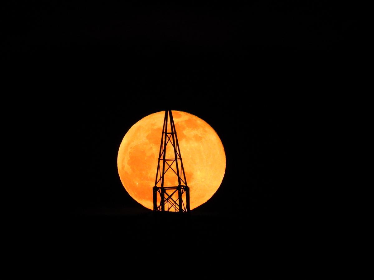 Luna di sangue, il 7 settembre l’eclissi totale visibile anche in Toscana Luna di sangue, il 7 settembre l’eclissi totale visibile anche in Toscana