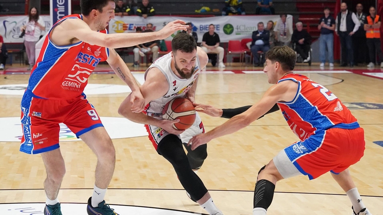 Mestre trionfa contro Montecatini, eliminandola dai playoff con una prestazione dominante nel quarto finale. Mestre trionfa contro Montecatini, eliminandola dai playoff con una prestazione dominante nel quarto finale.