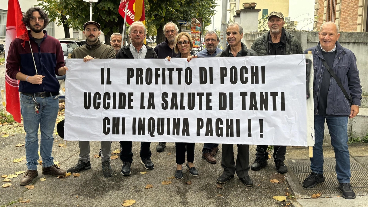 Gli organizzatori della manifestazione «No Valdera avvelenata»