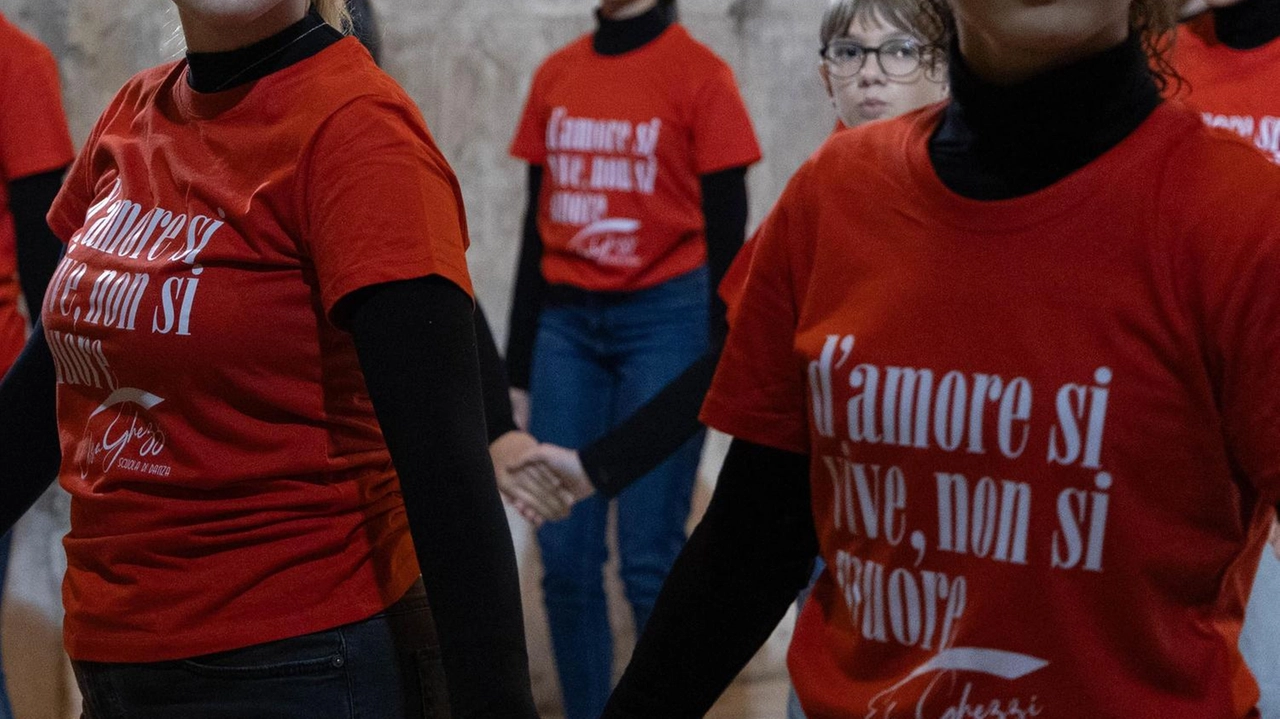 Tante voci per non tacere, per continuare a parlarne, con le donne e con gli uomini. Il tema della violenza...