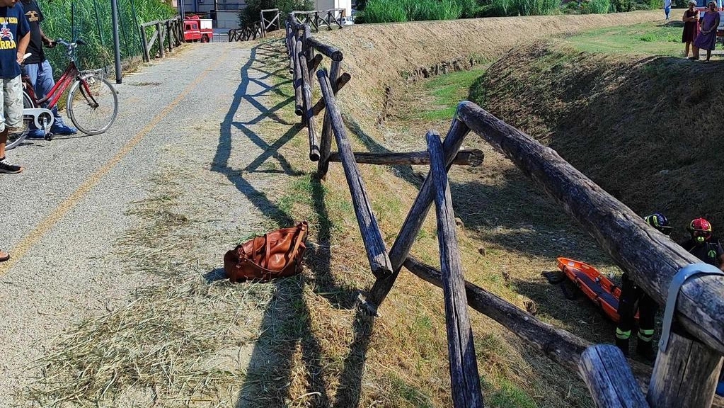 L’incidente che ha dato via ai controlli che hanno certificato «il diffuso stato di cattiva conservazione della staccionata» lungo il Fermulla L’incidente che ha dato via ai controlli che hanno certificato «il diffuso stato di cattiva conservazione della staccionata» lungo il Fermulla