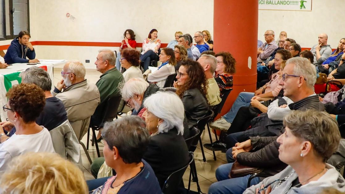 Affollata assemblea a San Donnino. Il ministero: "Non ci sono problemi per il percorso" Affollata assemblea a San Donnino. Il ministero: "Non ci sono problemi per il percorso"