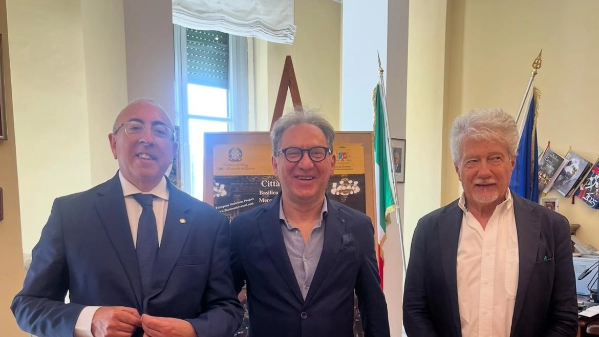 La presentazione del Concerto dell’orchestra sinfonica del Conservatorio di Praga con il Prefetto di Arezzo, Massimo Santaniello e il sindaco Ghinelli La presentazione del Concerto dell’orchestra sinfonica del Conservatorio di Praga con il Prefetto di Arezzo, Massimo Santaniello e il sindaco Ghinelli