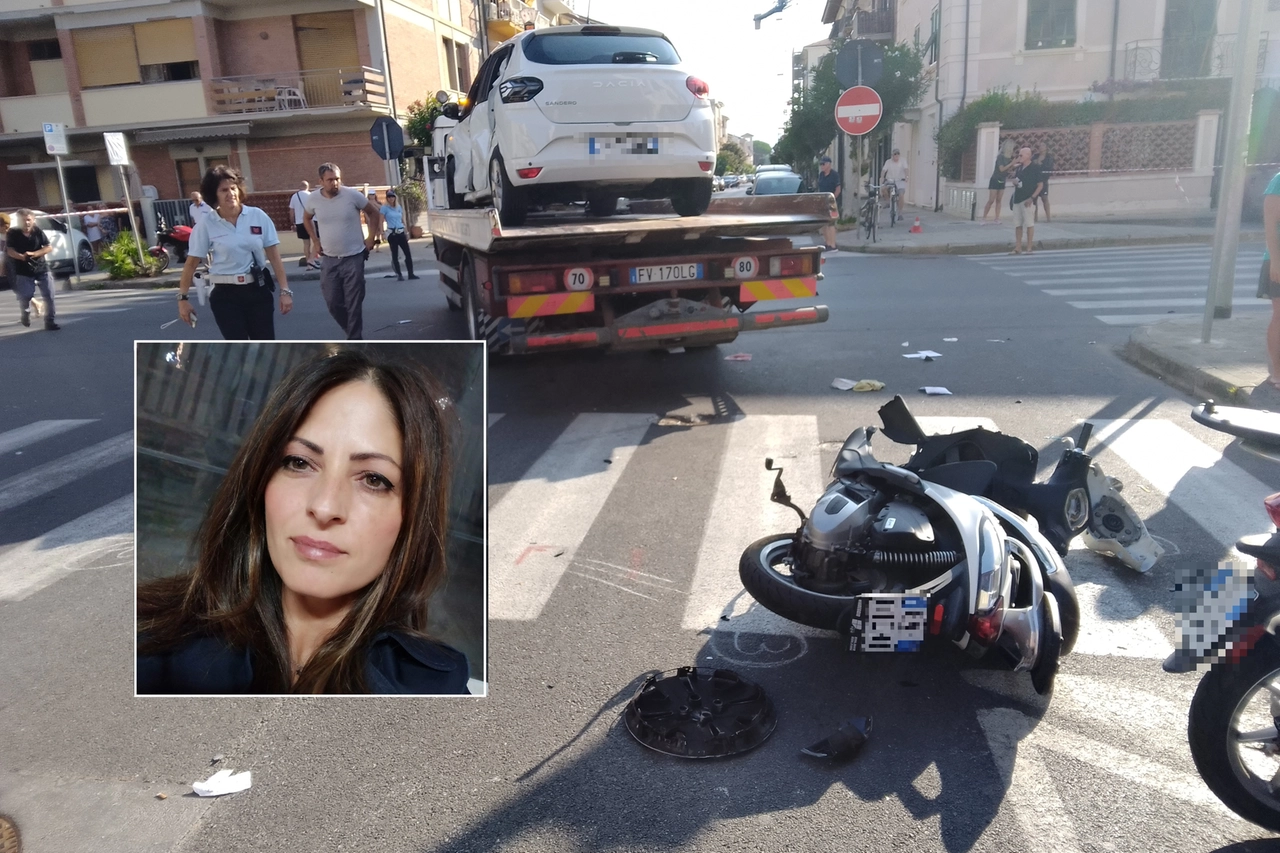 Laura Chiricuta (nel riquadro), 46 anni, morta nell'incidente in centro a Viareggio (Foto Umicini)