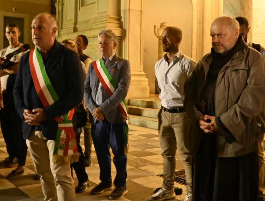 La pace della discordia. Lorenzetti alla fiaccolata: "E’ stata un inno alla vita"