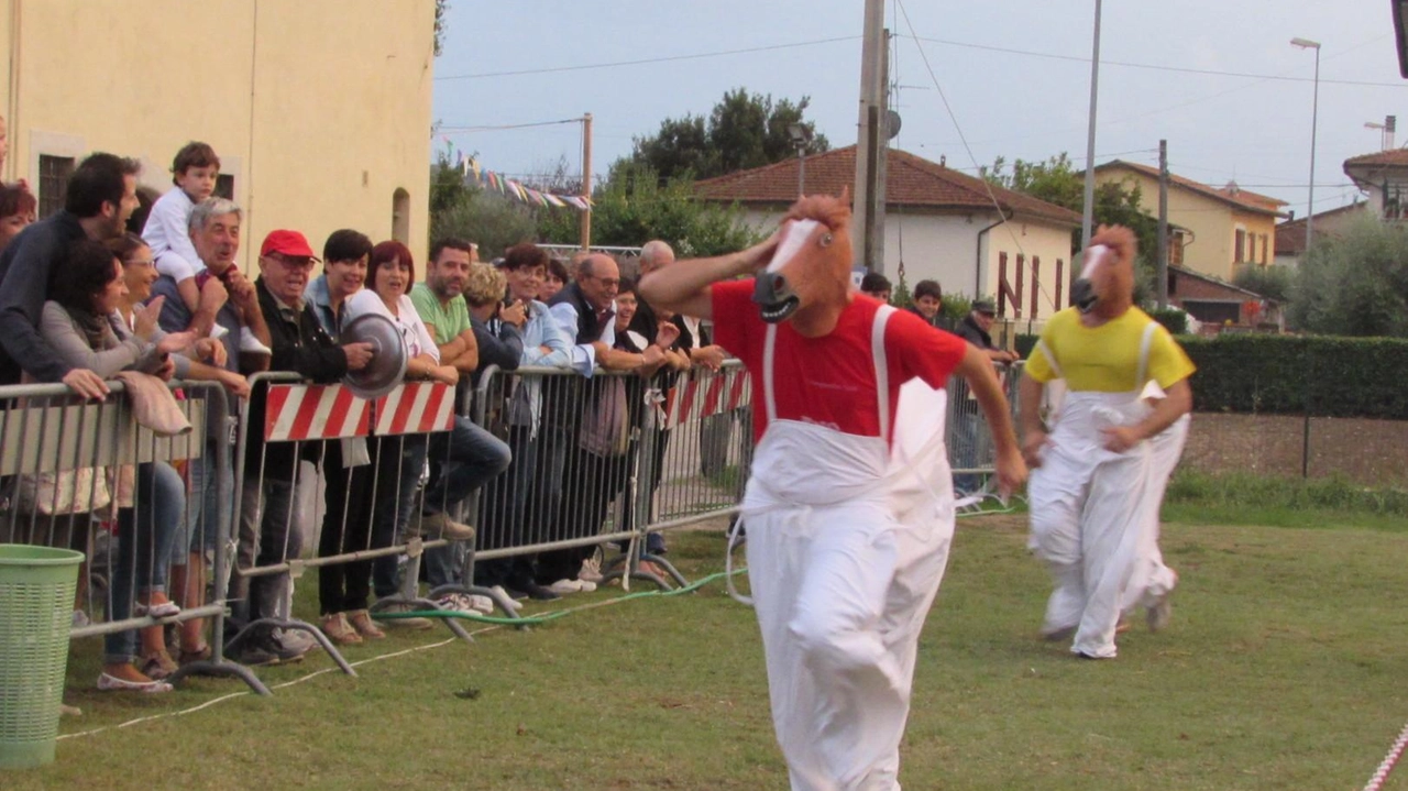 Una delle gare della prima edizione di Campanile Sera, a Roffia, nel 2016. La manifestazione torna domani, sabato 30 agosto, a Isola Una delle gare della prima edizione di Campanile Sera, a Roffia, nel 2016. La manifestazione torna domani, sabato 30 agosto, a Isola
