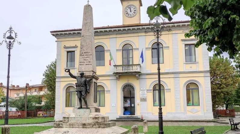 Piazza San Michele a Spianate, dove si trovano le scuole elementari e la chiesa. Presto potrebbero partire i tanto attesi lavori di restyling Piazza San Michele a Spianate, dove si trovano le scuole elementari e la chiesa. Presto potrebbero partire i tanto attesi lavori di restyling