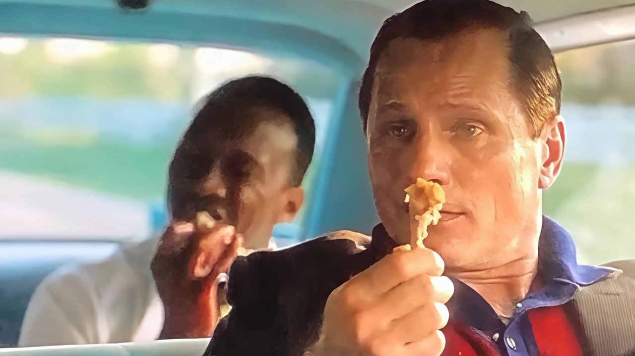 La scena del film Green Book con il pollo fritto del Kentucky La scena del film Green Book con il pollo fritto del Kentucky