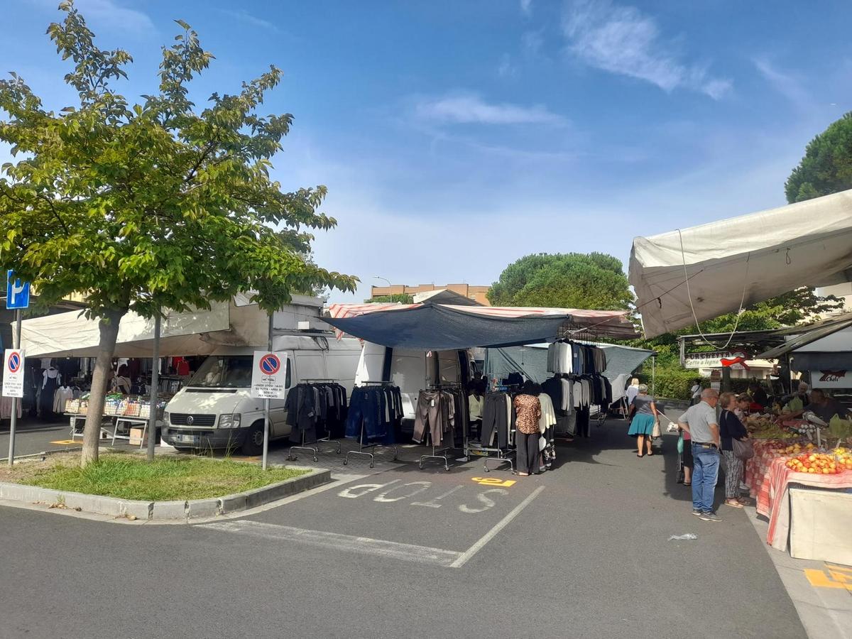 Mercato di Pisanova, Confesercenti: "Nuova sede funziona" Mercato di Pisanova, Confesercenti: "Nuova sede funziona"