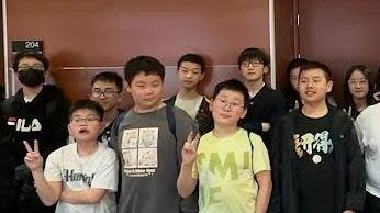 Gli studenti che hanno ottenuto il. conseguimento linguistico per frequentare l’Università in Cina Gli studenti che hanno ottenuto il. conseguimento linguistico per frequentare l’Università in Cina