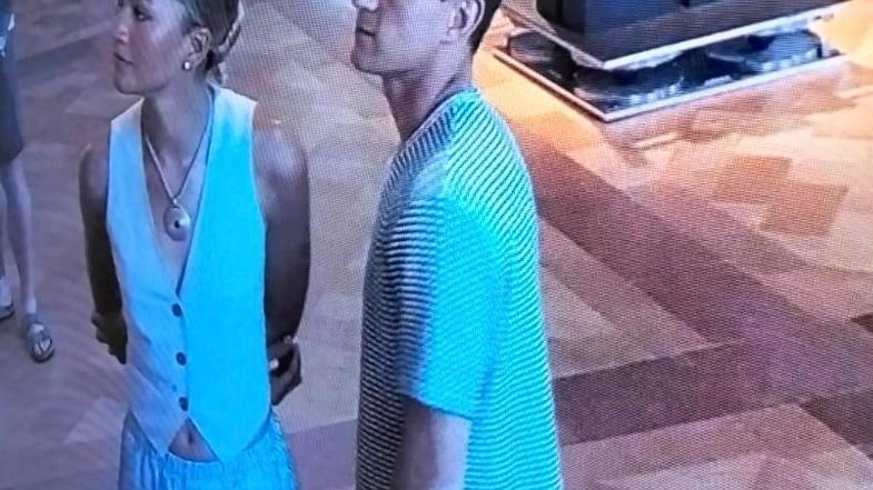 I due divi di Hollywood e il grande scultore hanno ammirato ieri le collezioni del museo perugino. Altissimo gradimento per il capolavoro “Le tre età“ che ha superato le 26.320 presenze . I due divi di Hollywood e il grande scultore hanno ammirato ieri le collezioni del museo perugino. Altissimo gradimento per il capolavoro “Le tre età“ che ha superato le 26.320 presenze .