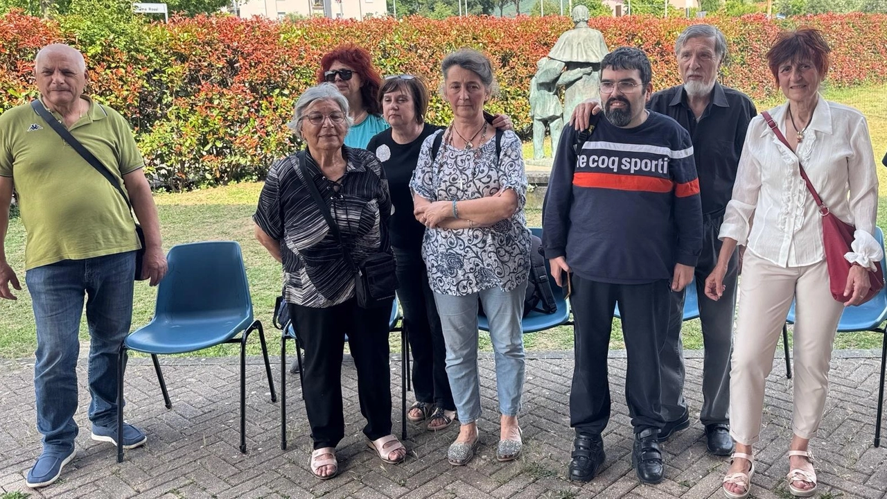I rappresentanti dei Comitati riuniti di Chiesanuova Nord: «Basta via Liliana Rossi, la strada è da ripensare» I rappresentanti dei Comitati riuniti di Chiesanuova Nord: «Basta via Liliana Rossi, la strada è da ripensare»