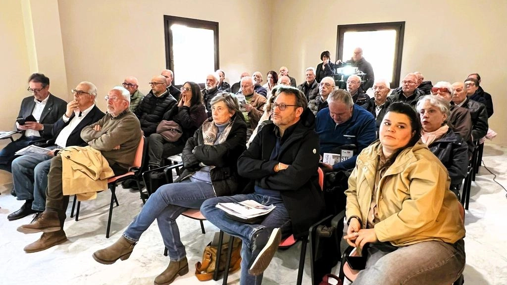 L’incontro dal titolo «Il treno motore di sviluppo», promosso dalla lista civica «Orizzonte Comune» ha riscosso successo