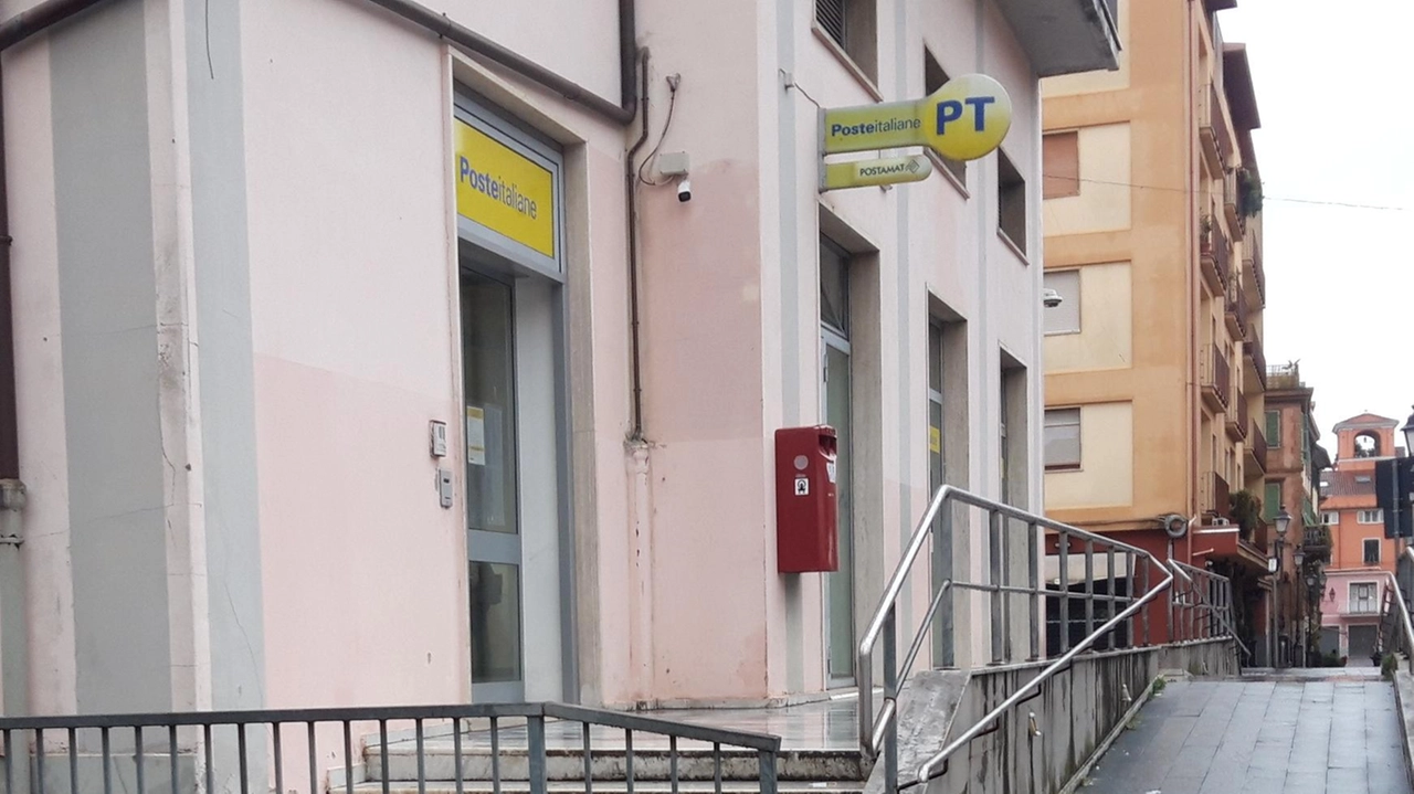 L’ingresso all’ufficio postale di via Landinelli