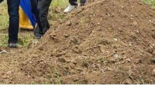 Il sopralluogo in uno dei siti contaminati Il sopralluogo in uno dei siti contaminati