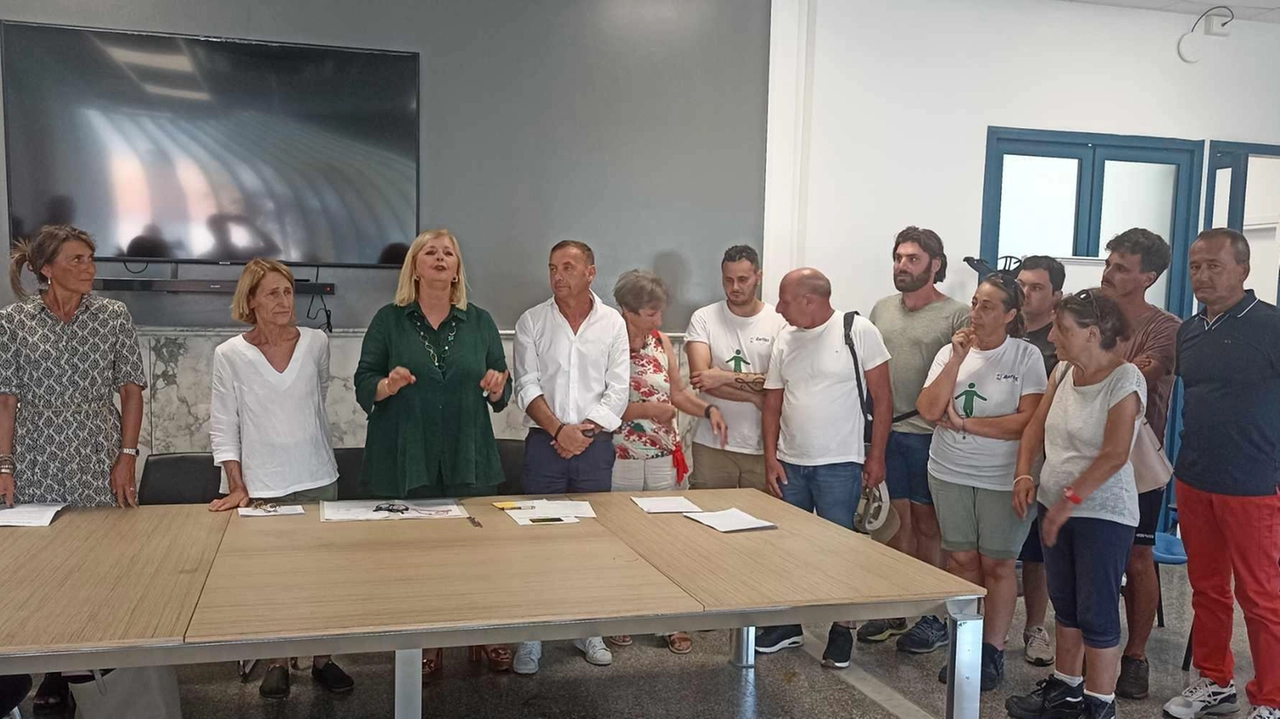 Nasce un progetto fra la multiservizi, il Comune e l’Anffas. Un team di disabili all’opera per il verde e il decoro del lungomare. Nasce un progetto fra la multiservizi, il Comune e l’Anffas. Un team di disabili all’opera per il verde e il decoro del lungomare.