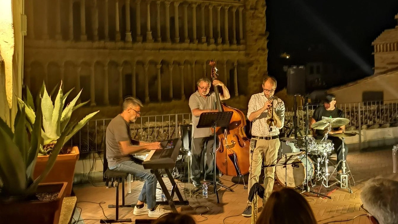 Serate di musica e degustazioni a Casa Bruschi. Serate di musica e degustazioni a Casa Bruschi.