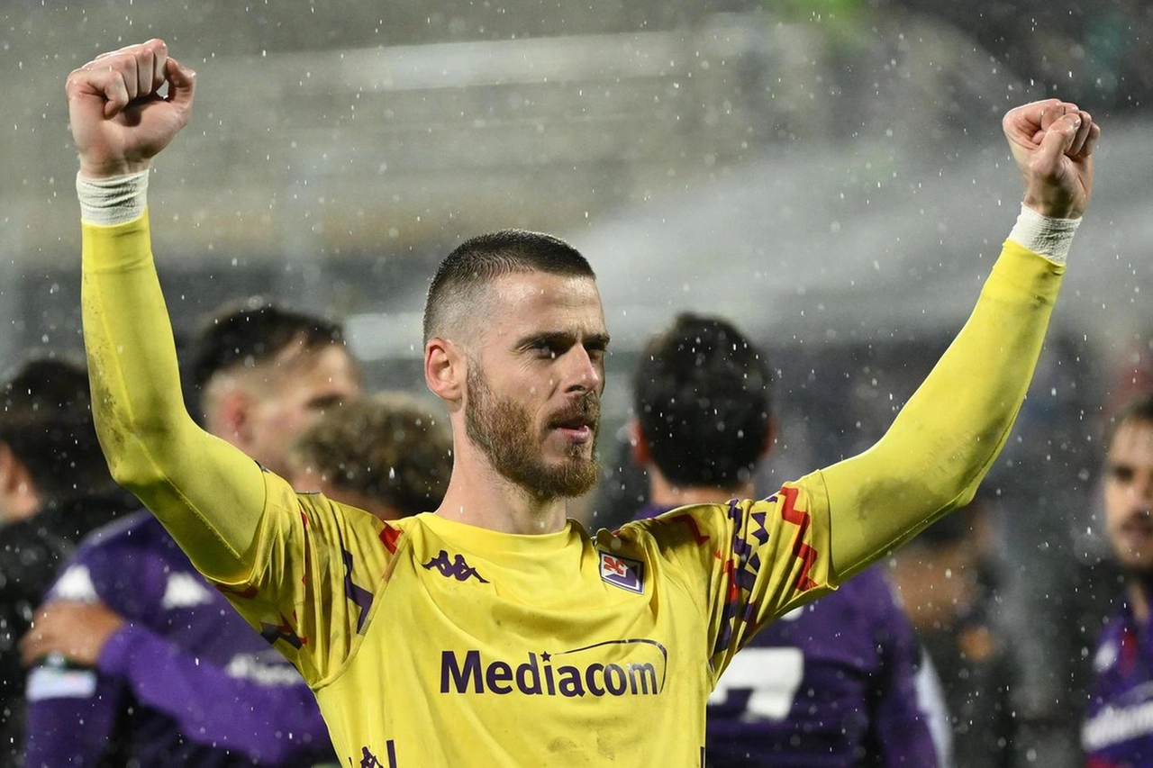L’esultanza di David De Gea al termine della gara di Conference contro il Panathinaikos