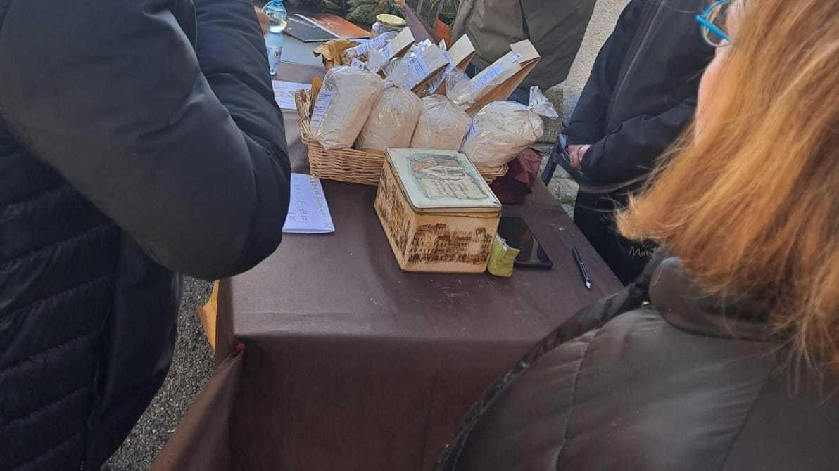 A Vellano verranno presentate le farine del nuovo raccolto provenienti dalla Lunigiana, Garfagnana, media valle del Serchio, val di Lima e lucchesia, alta Versilia e le montagne massese, pistoiese e pesciatina A Vellano verranno presentate le farine del nuovo raccolto provenienti dalla Lunigiana, Garfagnana, media valle del Serchio, val di Lima e lucchesia, alta Versilia e le montagne massese, pistoiese e pesciatina