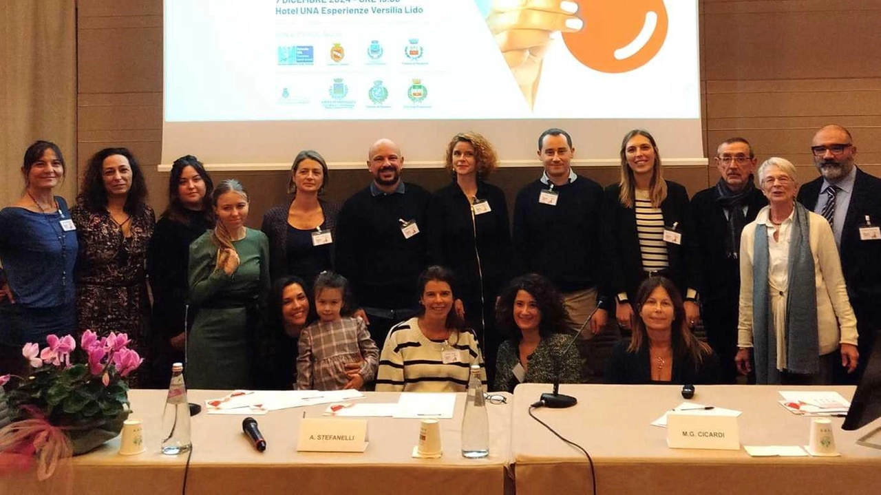 VIAREGGIO Si è svolto nella sede di UNA Hotel Lido di Camaiore, l’ottava edizione dell’Ematologia Day, appuntamento diventato ormai tradizionale, organizzato... VIAREGGIO Si è svolto nella sede di UNA Hotel Lido di Camaiore, l’ottava edizione dell’Ematologia Day, appuntamento diventato ormai tradizionale, organizzato...