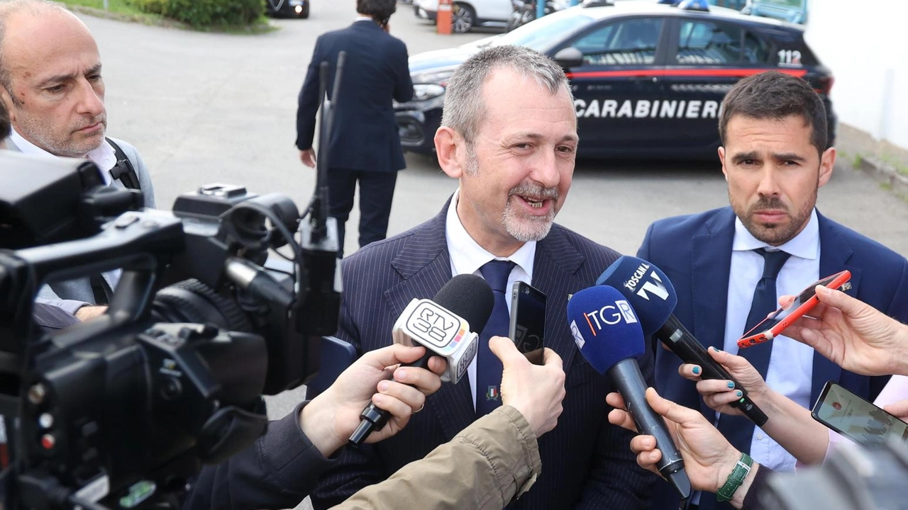 Il sottosegretario Delmastro durante la sua visita a Sollicciano Il sottosegretario Delmastro durante la sua visita a Sollicciano