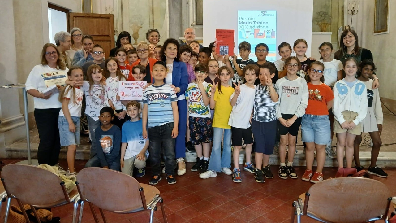 Ieri mattina alla Biblioteca Agorà cerimonia della 19^ del Premio per le scuole Ieri mattina alla Biblioteca Agorà cerimonia della 19^ del Premio per le scuole