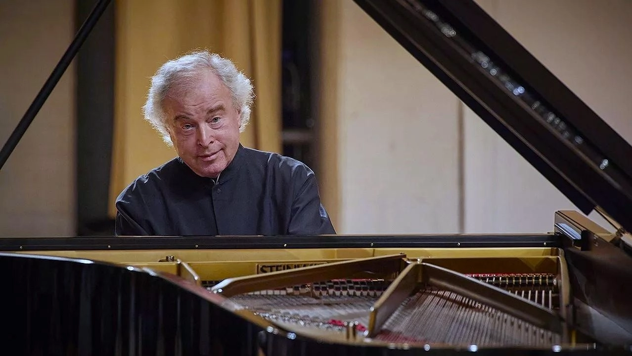 La stagione di ’Concerti a Teatro’ si aprirà con il concerto del leggendario pianista András Schiff