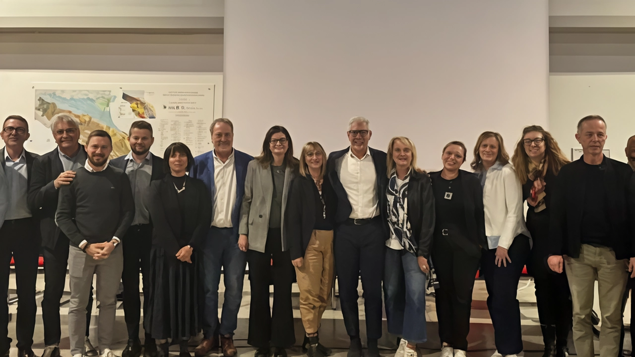 L’incontro della Conferenza zonale dei sindaci del Valdarno aretino con Confindustria Toscana Sud e il comitato delle categorie economiche e produttive L’incontro della Conferenza zonale dei sindaci del Valdarno aretino con Confindustria Toscana Sud e il comitato delle categorie economiche e produttive