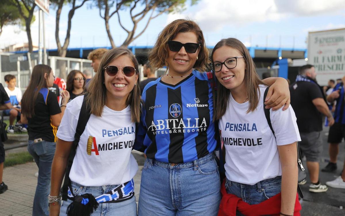 Un pomeriggio di festa. Nuovo Store per i tifosi. Tra musica e sciarpe Un pomeriggio di festa. Nuovo Store per i tifosi. Tra musica e sciarpe